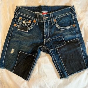 True Religion Patch Big T shorts sz29